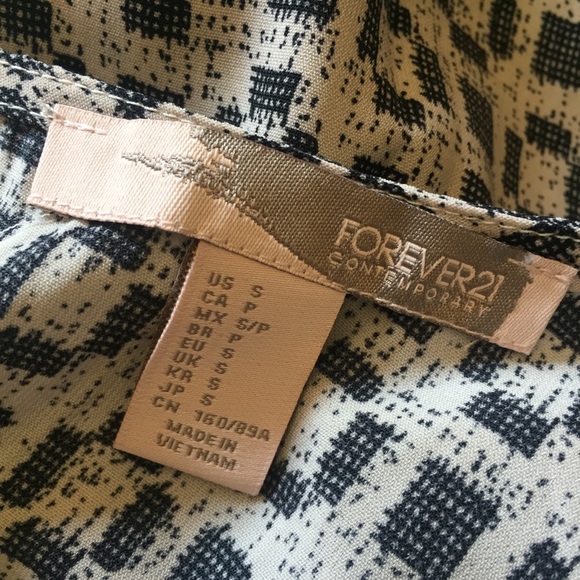 Forever 21 Geometric Blouse - Picture 5 of 5